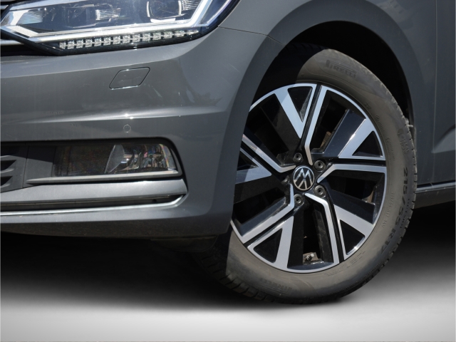 VW Touran Highline BMT 2.0 TDI 6-Gang LED Navi Kamera