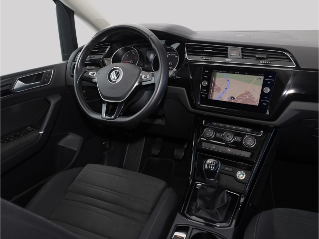VW Touran Highline BMT 2.0 TDI 6-Gang LED Navi Kamera
