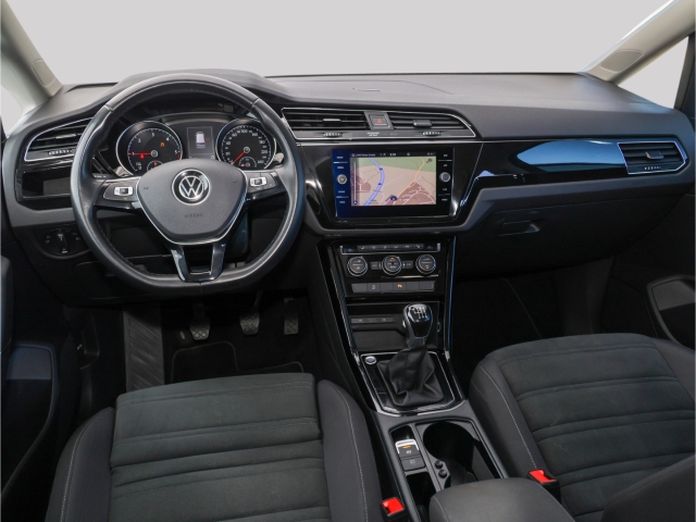 VW Touran Highline BMT 2.0 TDI 6-Gang LED Navi Kamera