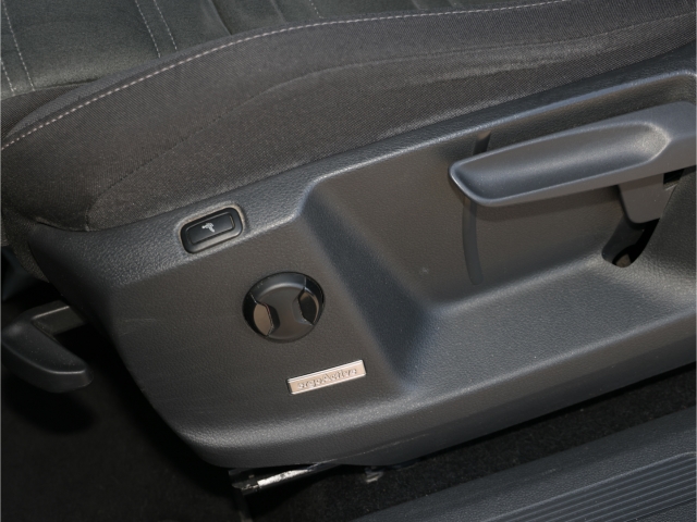 VW Touran Highline BMT 2.0 TDI 6-Gang LED Navi Kamera