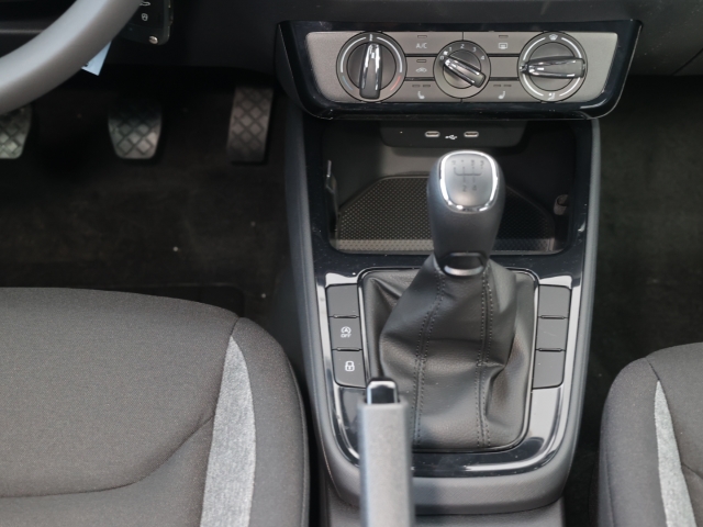 Skoda Fabia WhiteStar 1.0 TSI 5-Gang LED 5J Garantie