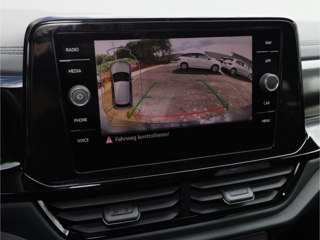 VW T-Roc R-Line Black Style 1.5 TSI DSG Kamera AHK LED