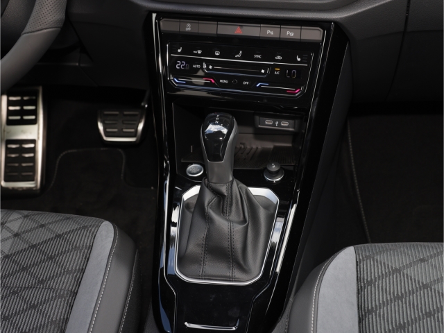 VW T-Roc R-Line Black Style 1.5 TSI DSG Kamera AHK LED