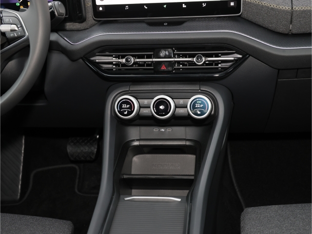 Skoda Kodiaq Selection 2.0 TDI 4x4 DSG 7Sitzer AHK Kamera Navi
