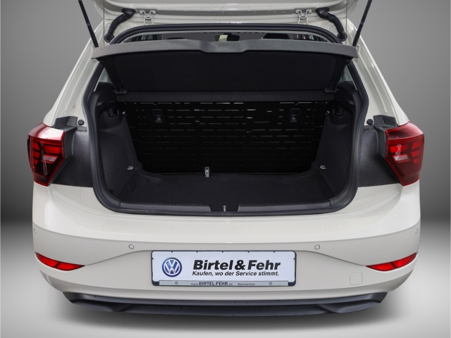 VW Polo VI Smart 1.0 5-Gang LED App Connect