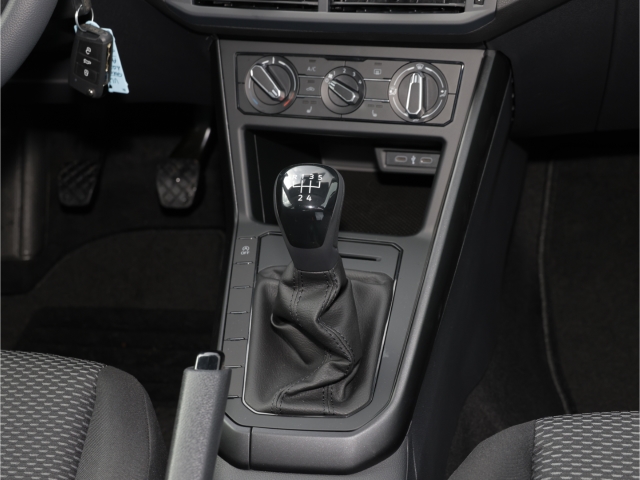 VW Polo VI Smart 1.0 5-Gang LED App Connect