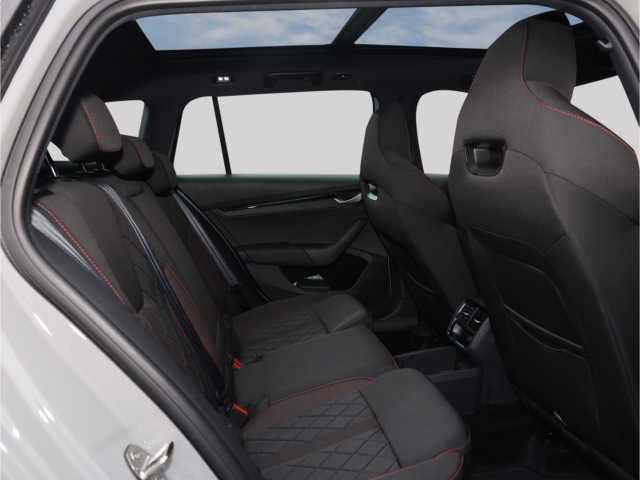 Skoda Octavia Combi RS 2.0 TSI DSG AHK Matrix Pano Navi 360°