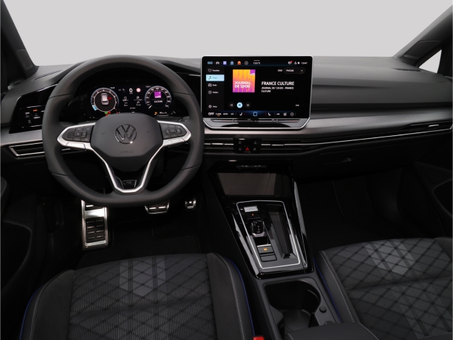 VW Golf VIII R-Line 1.5 eTSI DSG Voll LED Kamera