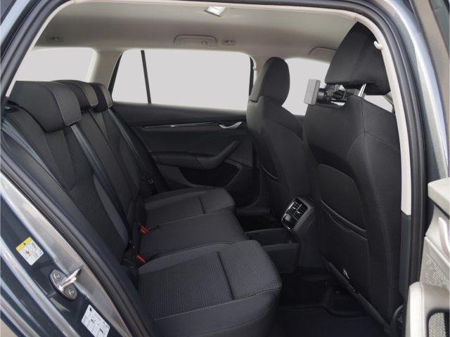 Skoda Octavia Selection 2.0 TDI DSG Kamera AHK Navi