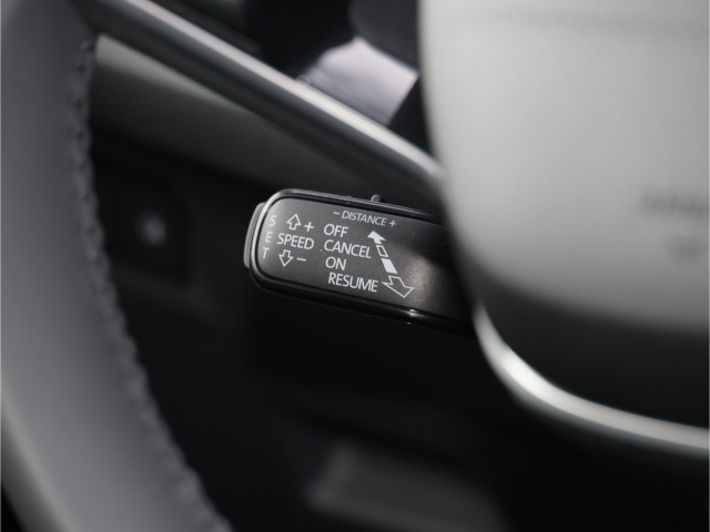 Skoda Octavia Selection 2.0 TDI DSG Kamera AHK Navi