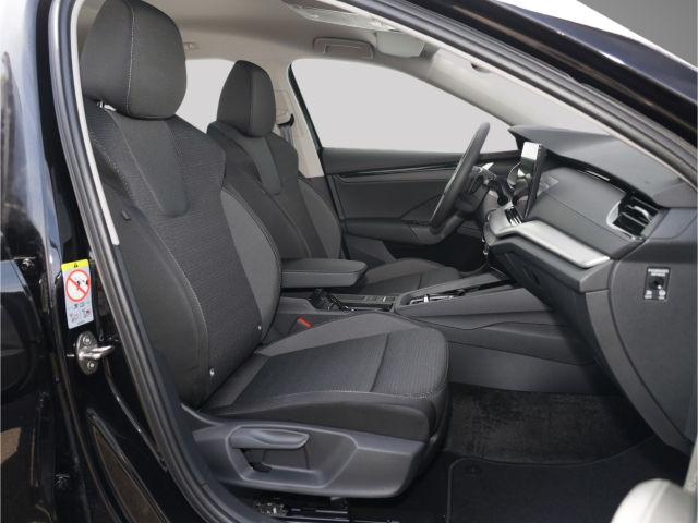 Skoda Octavia Selection 2.0 TDI DSG Kamera AHK Navi