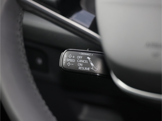 Skoda Octavia Selection 2.0 TDI DSG Kamera AHK Navi