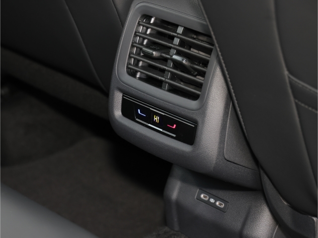 VW T-Roc R-Line 1.5 eTSI DSG AHK Kamera LED
