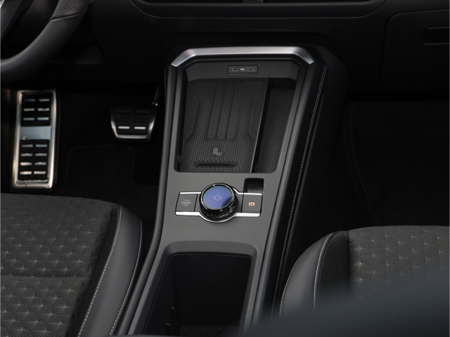 VW T-Roc R-Line 1.5 eTSI DSG AHK Kamera LED