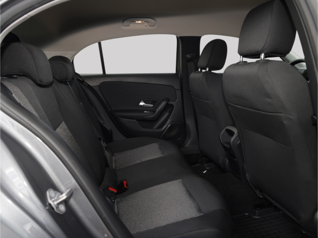 Mercedes-Benz A 180 -Klasse Business 6-Gang Navi