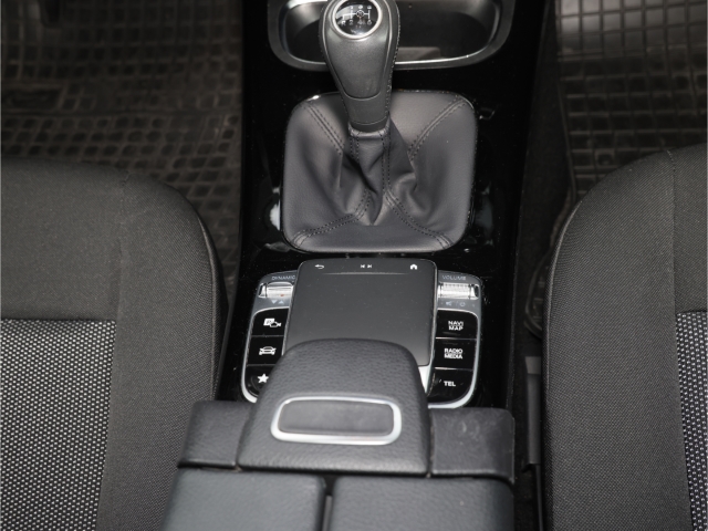 Mercedes-Benz A 180 -Klasse Business 6-Gang Navi