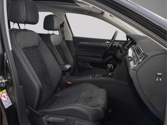 VW Passat Variant R-Line 2.0 TSI DSG 4Motion Navi Sport AHK Pano