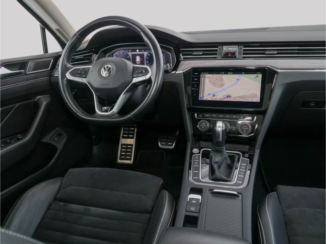 VW Passat Variant R-Line 2.0 TSI DSG 4Motion Navi Sport AHK Pano