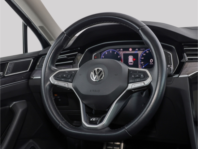 VW Passat Variant R-Line 2.0 TSI DSG 4Motion Navi Sport AHK Pano