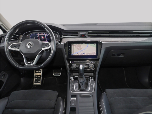 VW Passat Variant R-Line 2.0 TSI DSG 4Motion Navi Sport AHK Pano