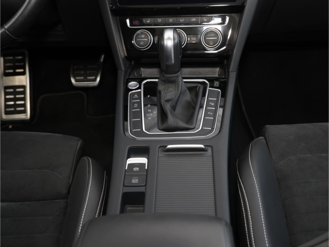 VW Passat Variant R-Line 2.0 TSI DSG 4Motion Navi Sport AHK Pano