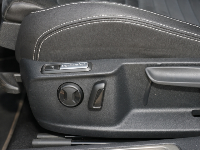 VW Passat Variant R-Line 2.0 TSI DSG 4Motion Navi Sport AHK Pano