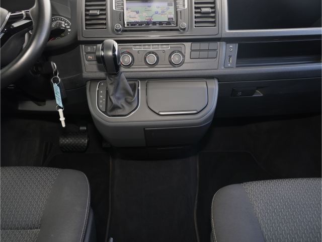 VW T6 Multivan Trendline 2.0 TDI DSG AHK
