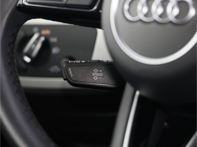 Audi A4 advanced 2.0 TDI S-Tronic Navi 8-fach