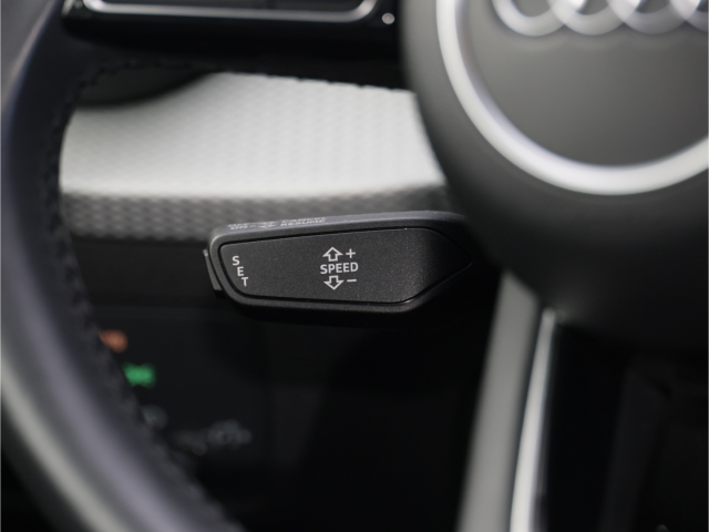 Audi Q2 35 TFSI S-Tronic LED Navi 8-fach