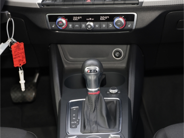 Audi Q2 35 TFSI S-Tronic LED Navi 8-fach